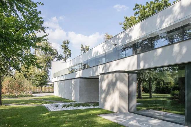 88858cc永利集团LONG HOUSE：狭长地块上确当代美学之居(图5)